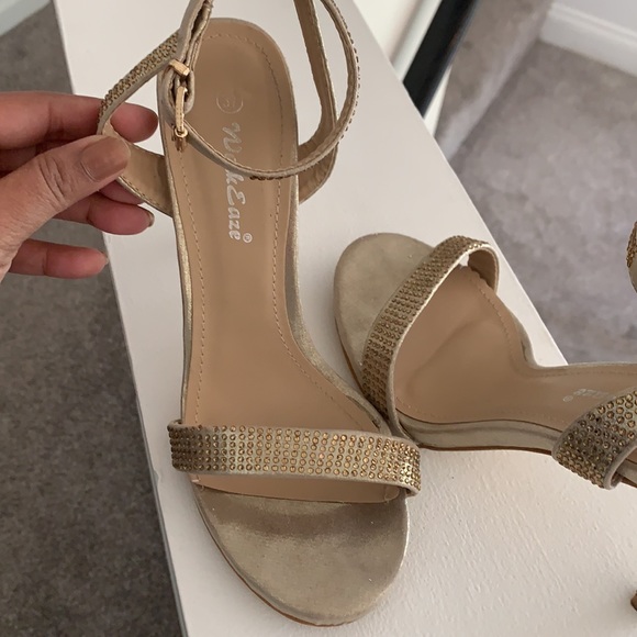 Shoes - Picture 2 of 4